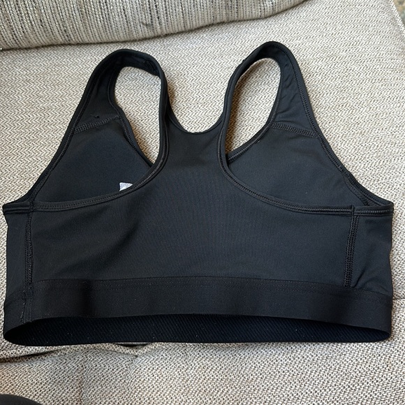 Nike sports bra! Size M - Picture 2 of 4